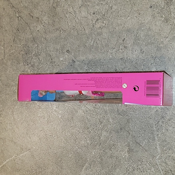 (J10) 1996 Valentine Fun Barbie - Picture 4 of 7